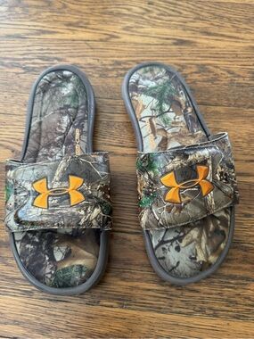 Under Armour (4D FOAM) Camouflage Slide Sandals in Brown/Orange